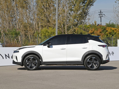Lynk&Co 06 E-MP Фото №7